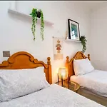 Moorland Retreat - Ideal For Open Air Theatre